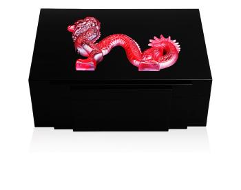 Dragon cigars box in limited edition (88 pieces), black lacquered with red crystal, 100 cigars red - Lalique